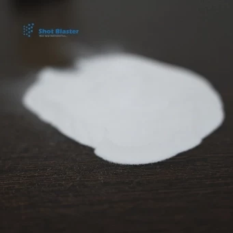 White aluminum oxide